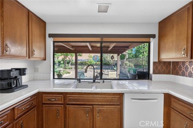 2218 Redwood Drive, Hemet, CA 92545