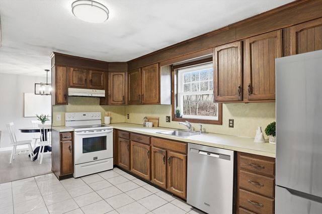 24 Clarissa Rd, Chelmsford, MA 01824