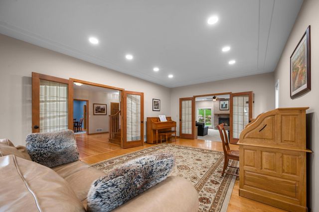 9376 Wedgewood Drive, Woodbury, MN 55125