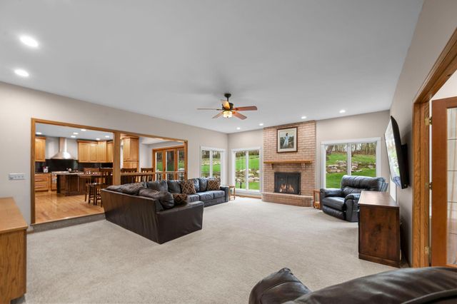 9376 Wedgewood Drive, Woodbury, MN 55125
