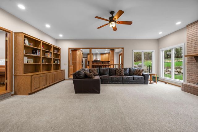 9376 Wedgewood Drive, Woodbury, MN 55125