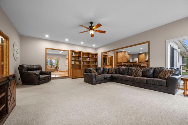 9376 Wedgewood Drive, Woodbury, MN 55125