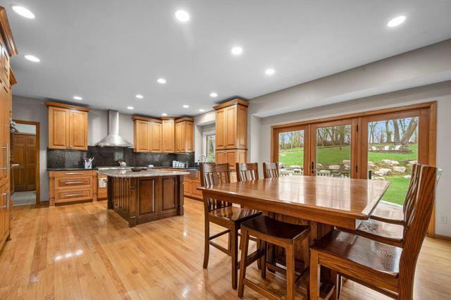 9376 Wedgewood Drive, Woodbury, MN 55125