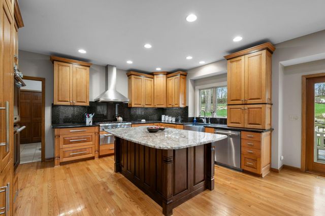 9376 Wedgewood Drive, Woodbury, MN 55125