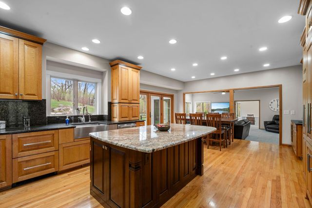 9376 Wedgewood Drive, Woodbury, MN 55125