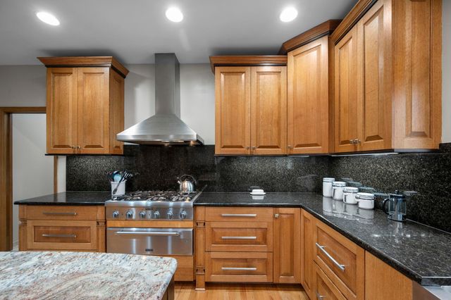 9376 Wedgewood Drive, Woodbury, MN 55125