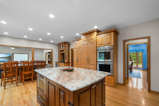 9376 Wedgewood Drive, Woodbury, MN 55125
