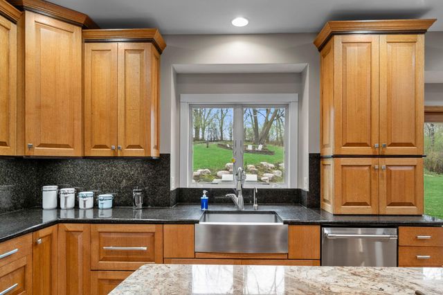 9376 Wedgewood Drive, Woodbury, MN 55125