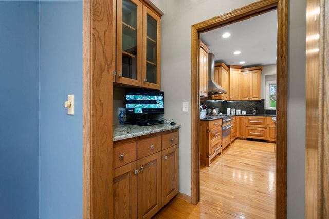 9376 Wedgewood Drive, Woodbury, MN 55125