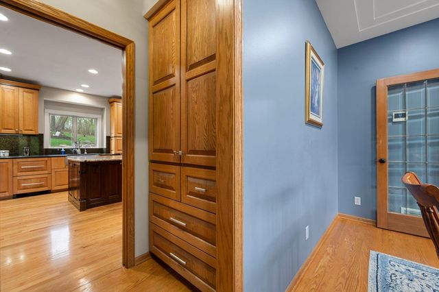 9376 Wedgewood Drive, Woodbury, MN 55125