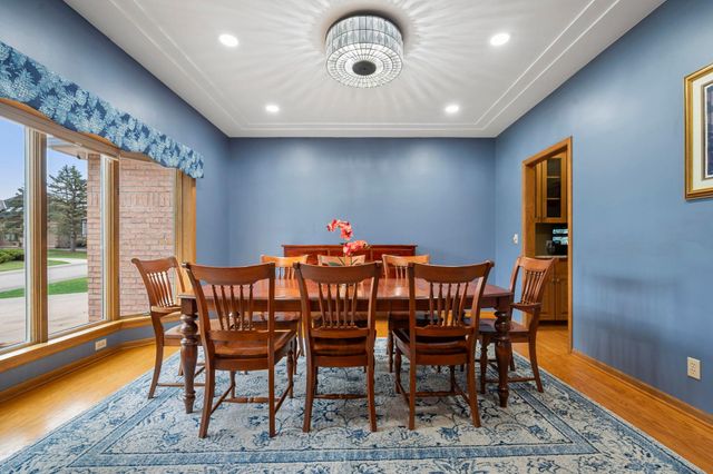 9376 Wedgewood Drive, Woodbury, MN 55125