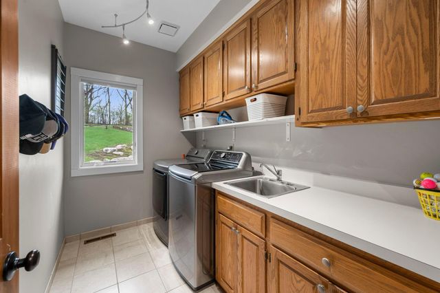 9376 Wedgewood Drive, Woodbury, MN 55125