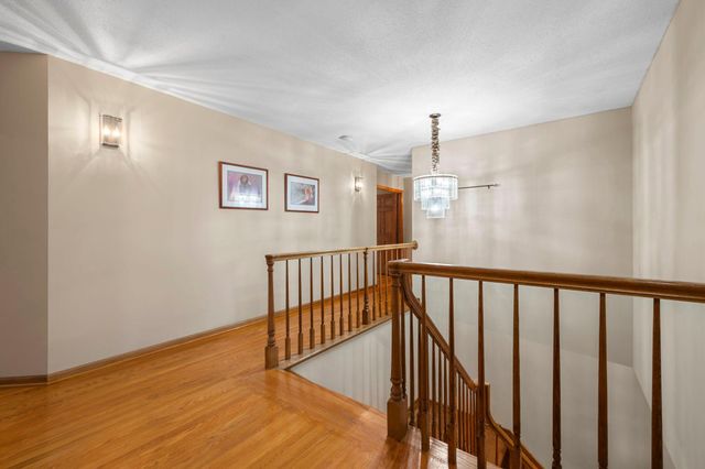 9376 Wedgewood Drive, Woodbury, MN 55125