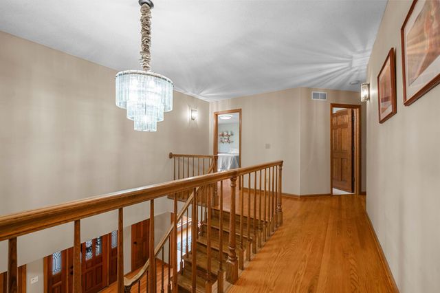 9376 Wedgewood Drive, Woodbury, MN 55125