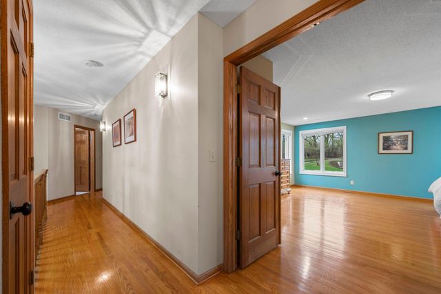 9376 Wedgewood Drive, Woodbury, MN 55125