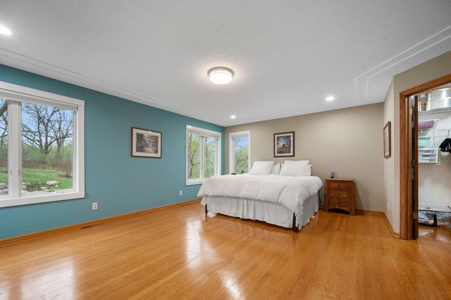9376 Wedgewood Drive, Woodbury, MN 55125