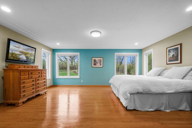9376 Wedgewood Drive, Woodbury, MN 55125