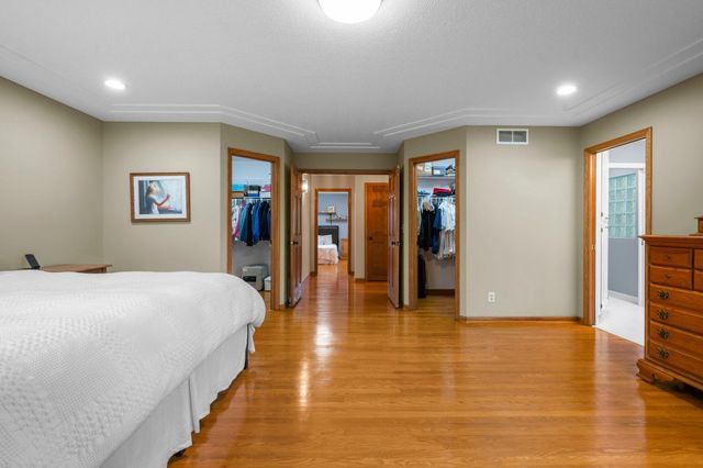 9376 Wedgewood Drive, Woodbury, MN 55125