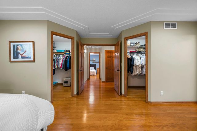 9376 Wedgewood Drive, Woodbury, MN 55125