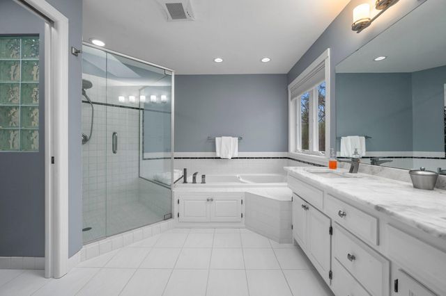 9376 Wedgewood Drive, Woodbury, MN 55125