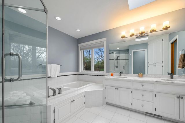 9376 Wedgewood Drive, Woodbury, MN 55125