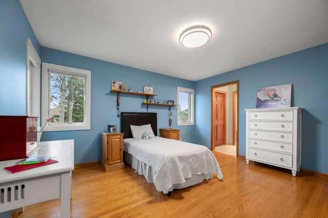 9376 Wedgewood Drive, Woodbury, MN 55125