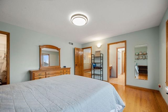 9376 Wedgewood Drive, Woodbury, MN 55125