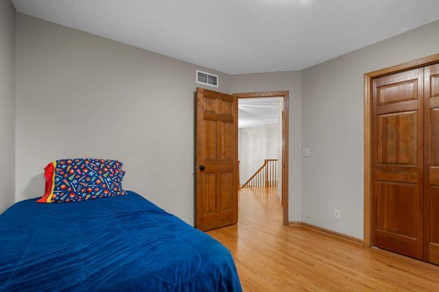 9376 Wedgewood Drive, Woodbury, MN 55125