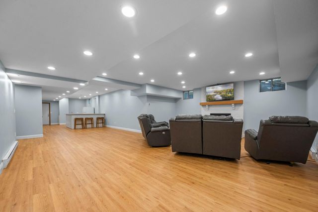 9376 Wedgewood Drive, Woodbury, MN 55125