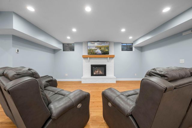 9376 Wedgewood Drive, Woodbury, MN 55125