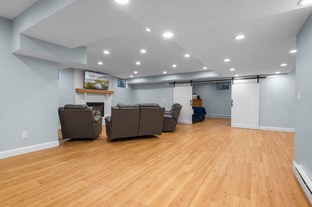 9376 Wedgewood Drive, Woodbury, MN 55125