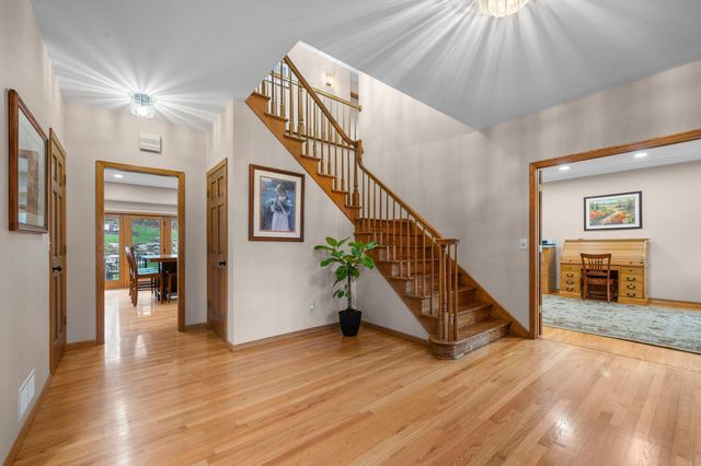 9376 Wedgewood Drive, Woodbury, MN 55125