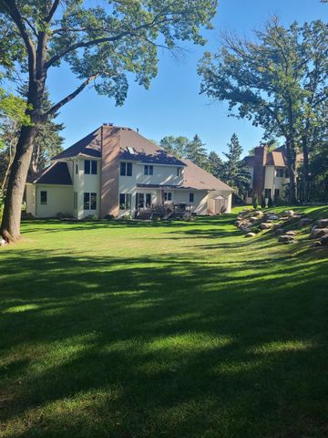 9376 Wedgewood Drive, Woodbury, MN 55125