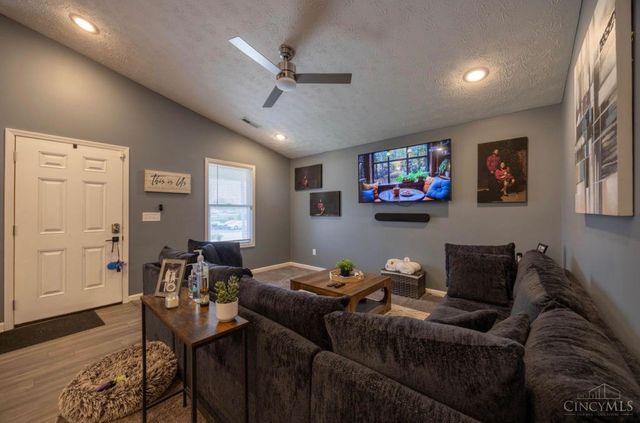 6915 Mearl Ave, North College Hill, OH 45239