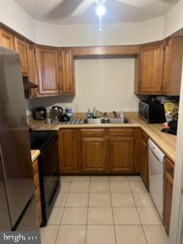 155 E VILLAGE RD, Elkton, MD 21921