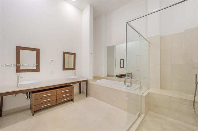 475 Brickell Avenue 2807, Miami, FL 33131