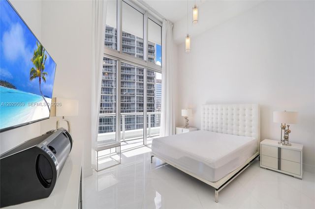475 Brickell Avenue 2807, Miami, FL 33131