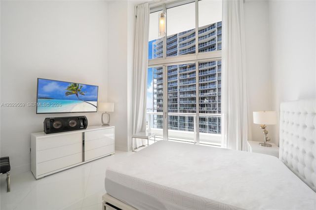 475 Brickell Avenue 2807, Miami, FL 33131