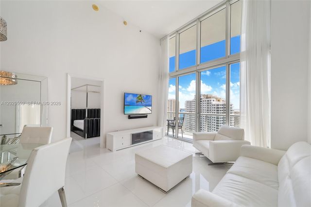 475 Brickell Avenue 2807, Miami, FL 33131