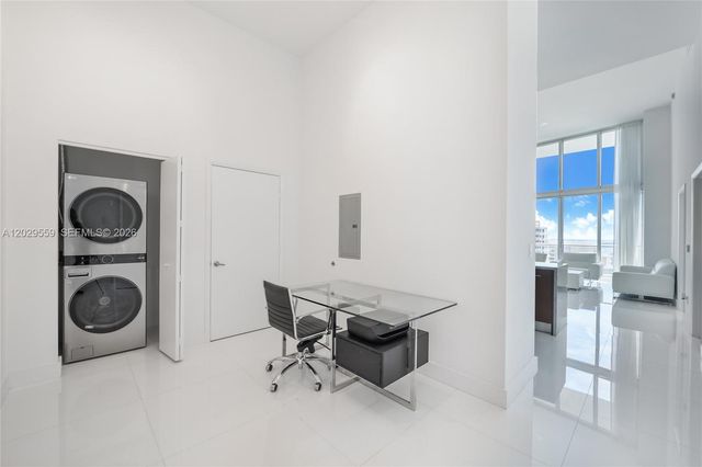 475 Brickell Avenue 2807, Miami, FL 33131