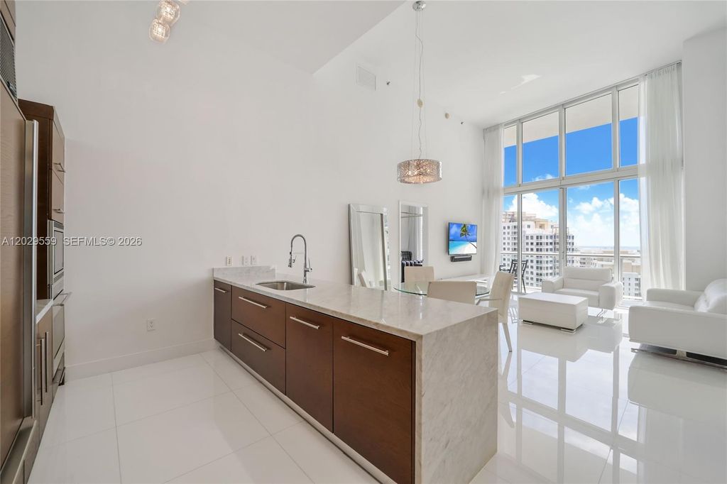 475 Brickell Avenue 2807, Miami, FL 33131