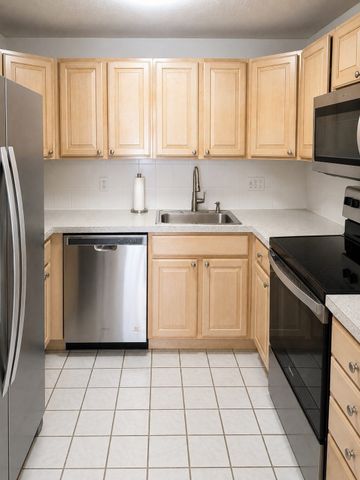 237 North Main Street 10, Andover, MA 01810