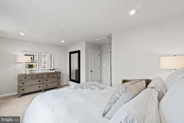 447 PRESIDENTS POINTE AVE, Ranson, WV 25438