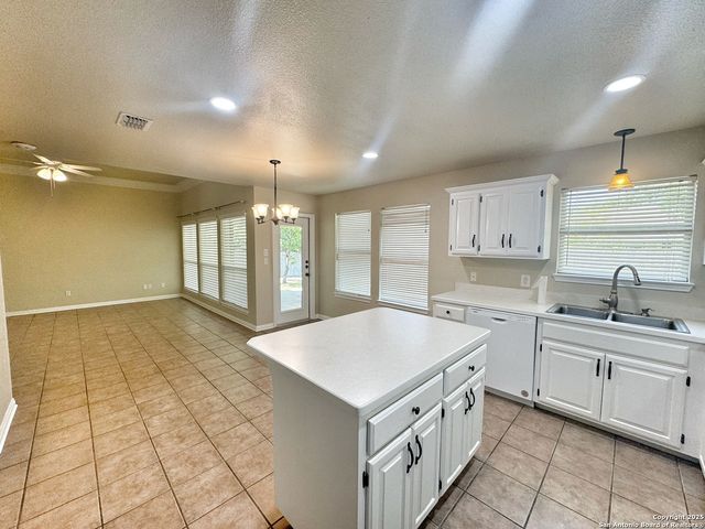 2062 N Ranch Estates, New Braunfels, TX 78130