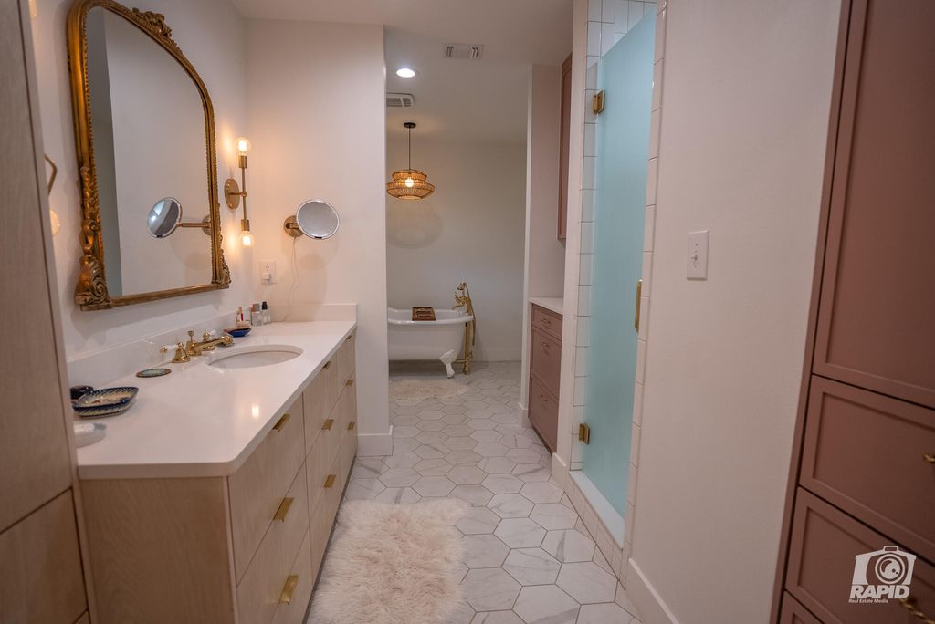 Image 15 of property listing at 2209 Live Oak Street, San Angelo, TX 76901