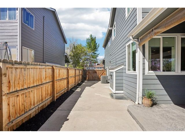 1370 Foxtail Dr, Broomfield, CO 80020