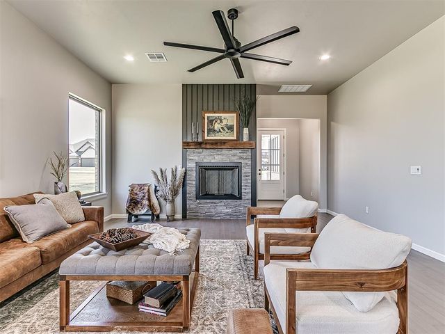 29771 Jade Street, Cashion, OK 73016
