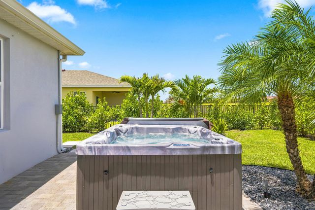 10555 SW VASARI Way, Port St. Lucie, FL 34987
