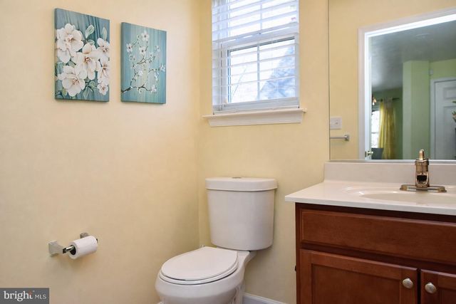 913 LONGWOOD AVE, Cherry Hill, NJ 08002