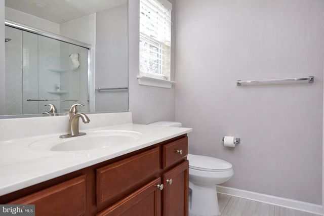 913 LONGWOOD AVE, Cherry Hill, NJ 08002
